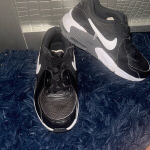 Size 11 boy tennis black and white